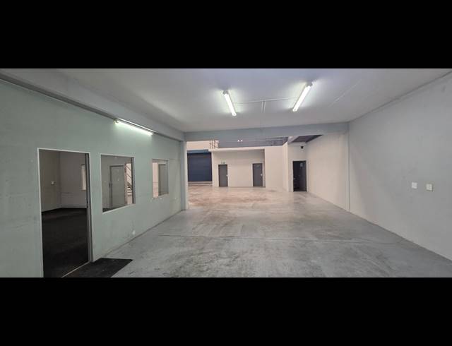 720M² WAREHOUSE TO LET IN RIVERSIDE PARK